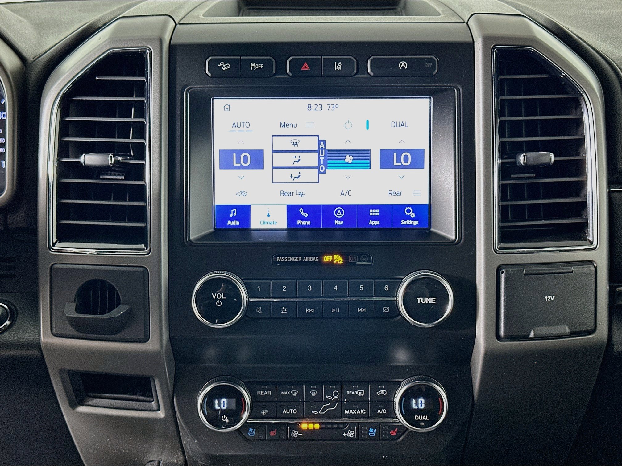 Used 2020 Ford Expedition XLT w/ Equipment Group 202A AWD/4WD image 24