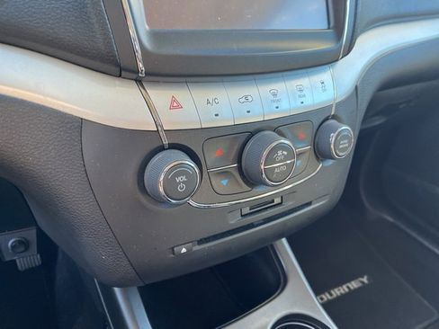 Used 2015 Dodge Journey R/T w/ Flexible Seating Group image 25