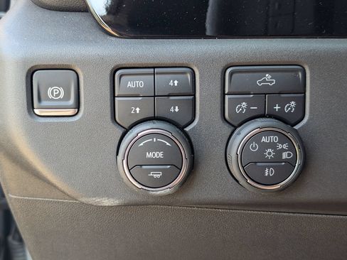 Used 2025 Chevrolet Silverado 1500 LT Trail Boss w/ Convenience Package II AWD/4WD image 23