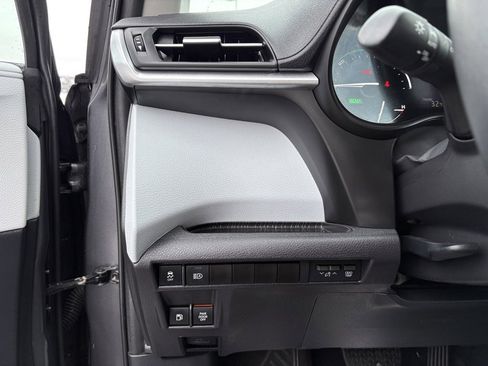 Certified 2025 Toyota Sienna XLE image 22