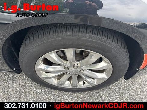 Used 2017 Chrysler 300 Limited w/ Value Package AWD/4WD image 5