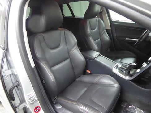 Used 2015 Volvo V60 T5 Cross Country w/ Convenience Package image 24