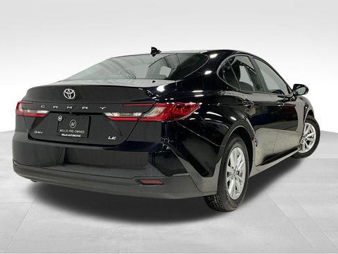 Used 2025 Toyota Camry LE FWD image 5