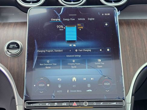 Used 2025 Mercedes-Benz GLC 350e 4MATIC image 30