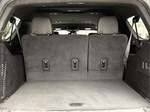 Used 2024 Chevrolet Suburban Premier image 32