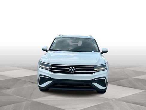 Used 2022 Volkswagen Tiguan SE FWD image 3