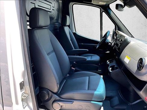Used 2025 Mercedes-Benz Sprinter 2500 image 9
