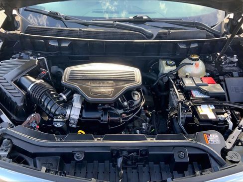 Used 2018 Cadillac XT5 FWD image 30