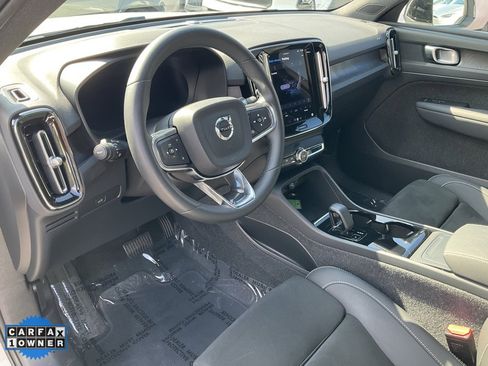 Used 2023 Volvo XC40 Recharge Plus image 6