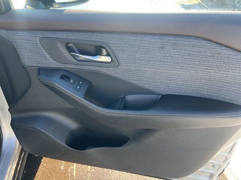 Used 2023 Nissan Rogue SV image 23