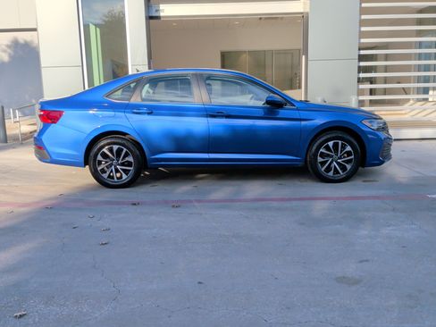 Used 2023 Volkswagen Jetta S image 11