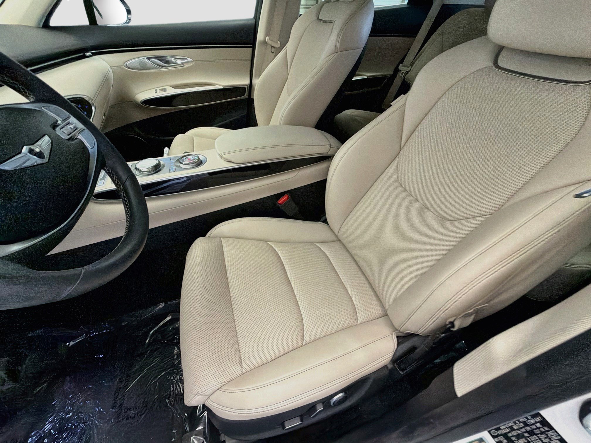 Used 2023 Genesis GV70 2.5T AWD/4WD image 11