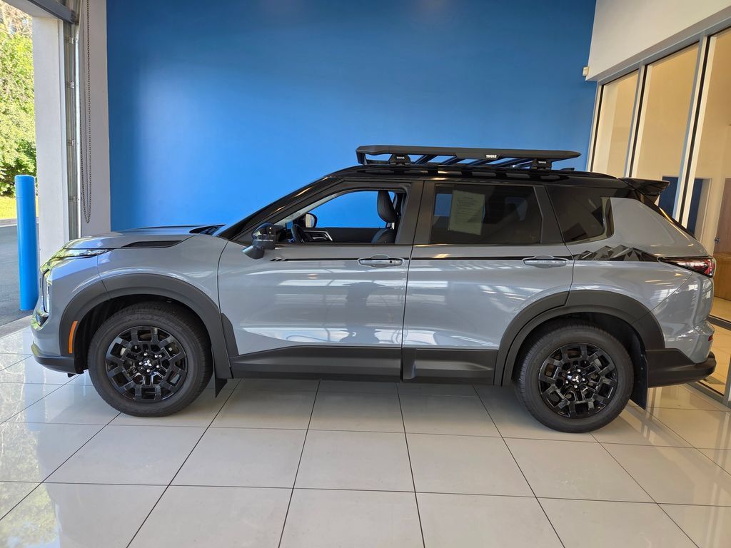 Used 2026 Mitsubishi Outlander LE AWD/4WD image 4