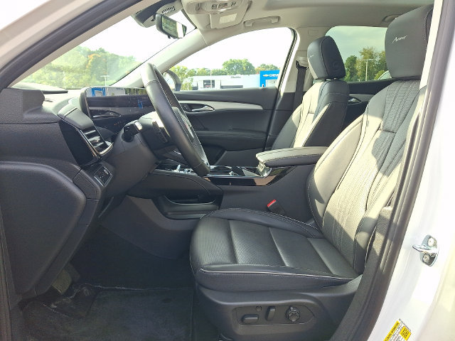 Used 2024 Buick Envision Avenir AWD/4WD image 2