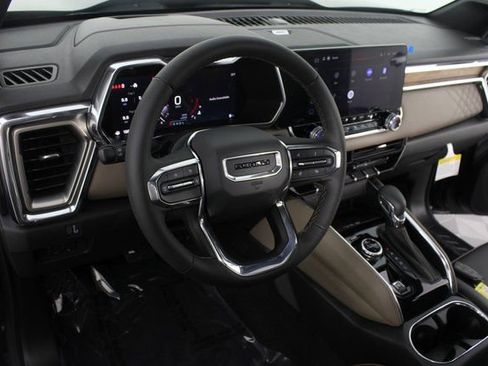 New 2026 GMC Canyon Denali image 9