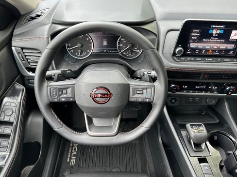 Used 2026 Nissan Rogue SV AWD/4WD image 16