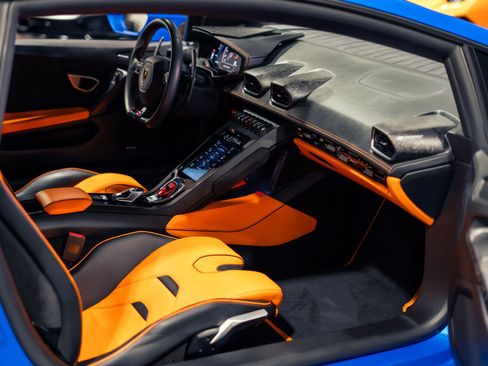 Used 2020 Lamborghini Huracan EVO RWD image 8