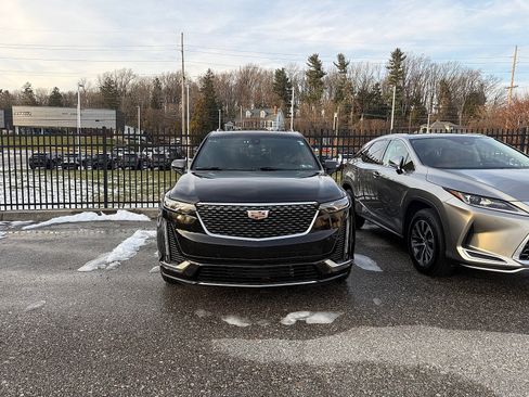 Certified 2025 Cadillac XT6 Premium Luxury image 2