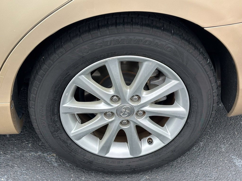 Used 2011 Toyota Camry XLE FWD image 33