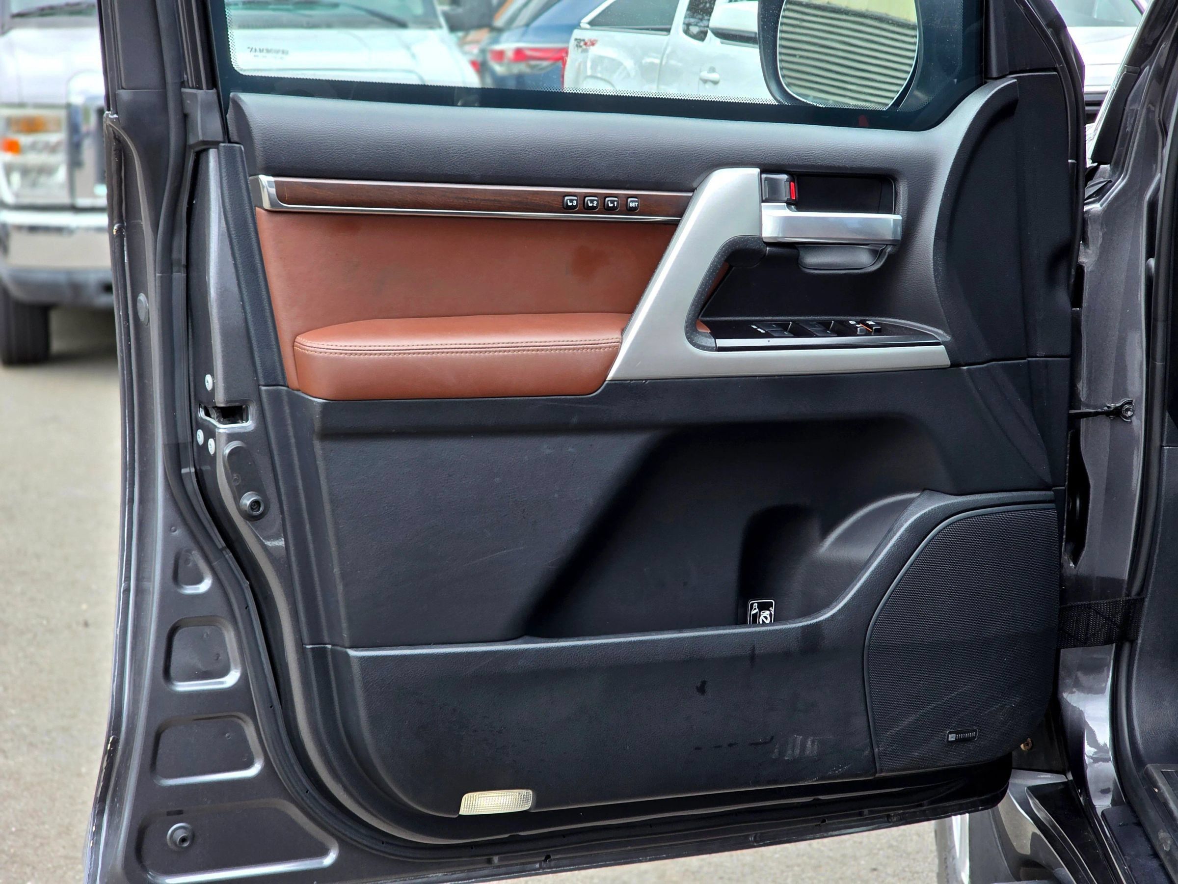 Used 2018 Toyota Land Cruiser w/ Carpet Mat Package AWD/4WD image 27