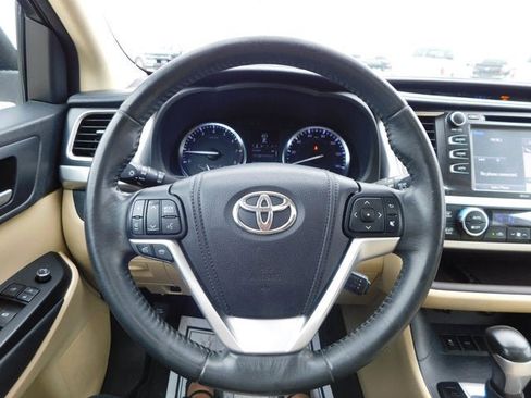 Used 2014 Toyota Highlander XLE image 17