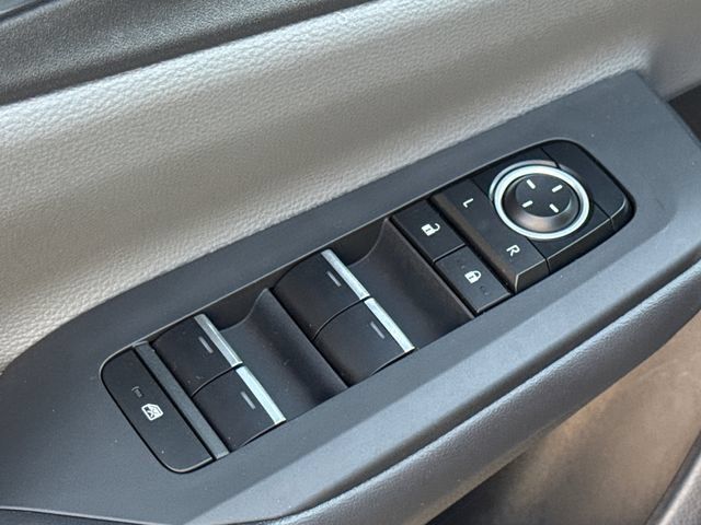 Used 2023 Toyota Prius XLE FWD image 20