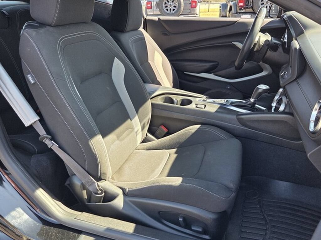 Used 2023 Chevrolet Camaro LT RWD image 11