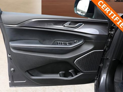 Used 2022 Jeep Grand Cherokee L Laredo image 11