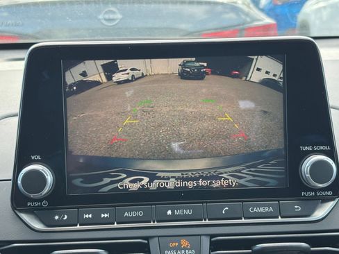 Used 2025 Nissan Altima 2.5 SV FWD image 23