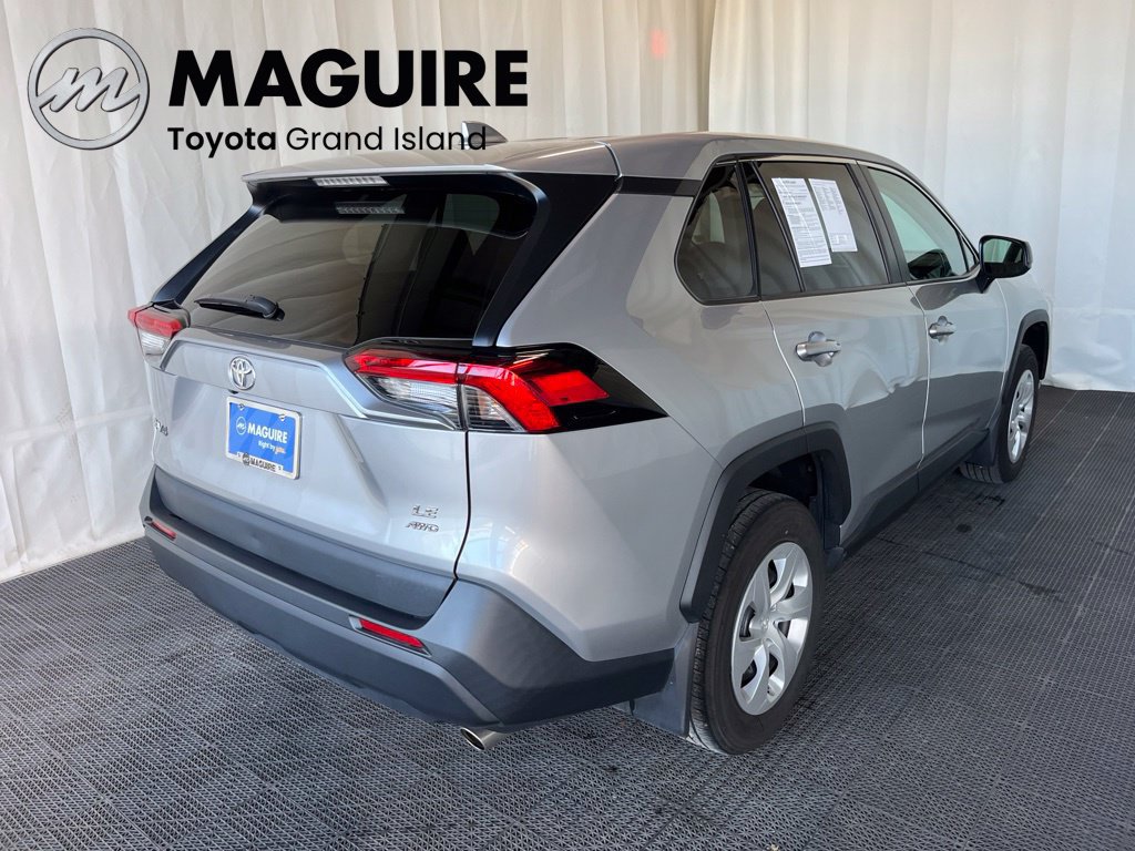 Used 2024 Toyota RAV4 LE AWD/4WD image 31