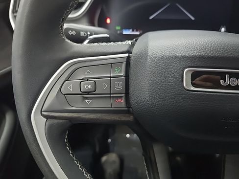 Used 2023 Jeep Grand Cherokee L Limited image 19