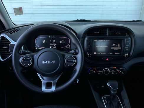 Used 2024 Kia Soul LX image 12