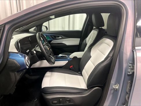 Used 2025 Chevrolet Equinox EV LT image 10