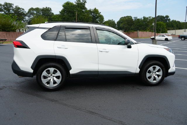 Used 2021 Toyota RAV4 LE FWD image 9