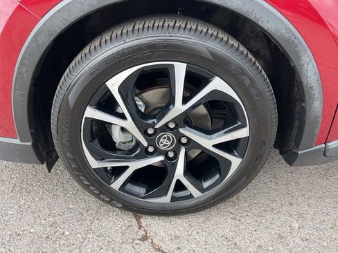 Used 2018 Toyota C-HR XLE image 7