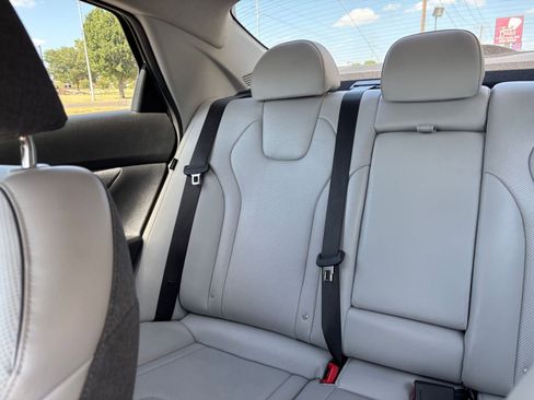 Used 2025 Hyundai Elantra Limited FWD image 41
