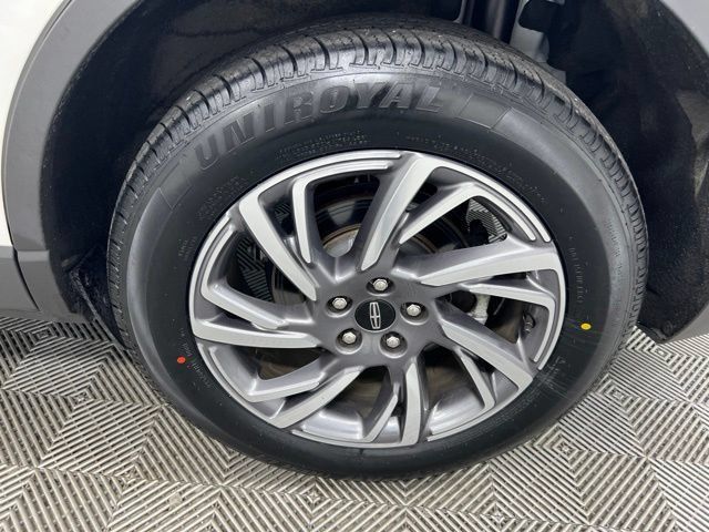 Certified 2025 Lincoln Corsair AWD image 10