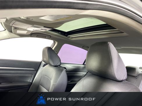 Used 2019 Nissan Altima 2.5 SV image 2