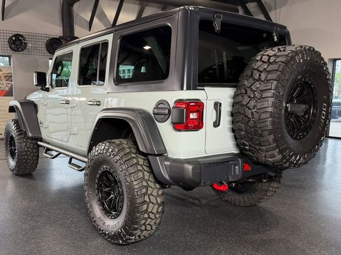 Used 2024 Jeep Wrangler Unlimited Rubicon w/ XTREMEE 35" Tire Package image 9