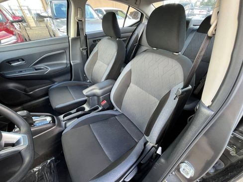 Used 2025 Nissan Versa SV FWD image 36