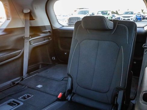 Used 2023 Jeep Grand Cherokee L Laredo image 20