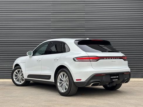 Certified 2025 Porsche Macan image 3