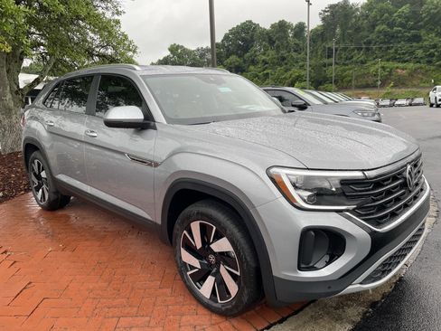 New 2026 Volkswagen Atlas Cross Sport SE FWD image 3