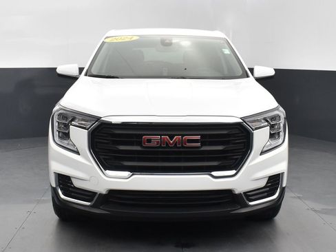 Used 2024 GMC Terrain SLE image 2