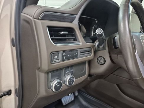 Used 2021 GMC Yukon SLT w/ SLT Premium Package image 18