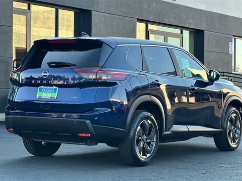 Used 2025 Nissan Rogue SV image 6