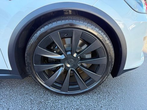 Used 2023 Tesla Model X image 32