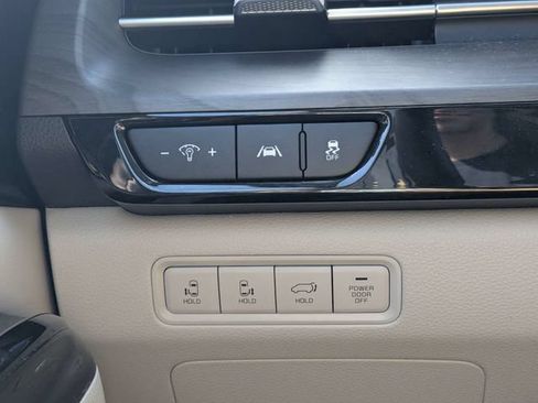 Used 2024 Kia Carnival EX FWD image 23