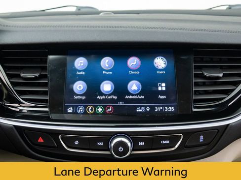 Used 2019 Buick Regal Essence w/ Driver Confidence Package I image 24