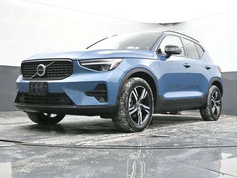 Used 2024 Volvo XC40 B5 Core image 42
